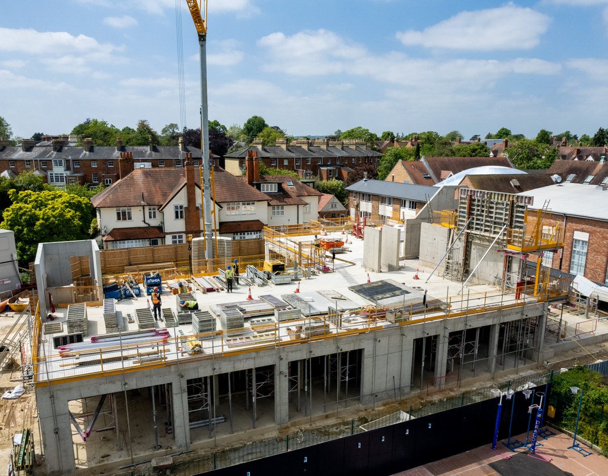 The site team at our project at The Dragon School have made fantastic progress over the past month as they push towards completion of the first-floor slab & walls, with internal insitu staircases also making great progress. #dragonschool #kingerleeltd #siteprogress #droneshot