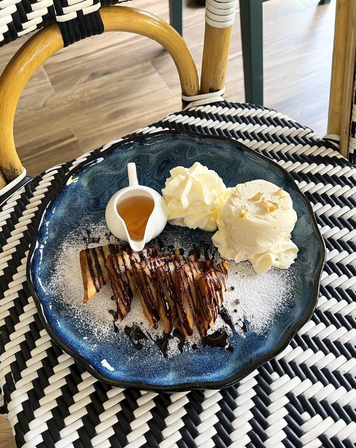 Life is like ice cream. Enjoy before it melts.🤤