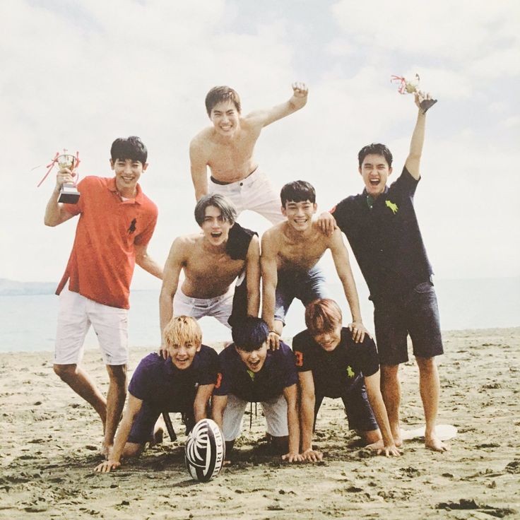 chansoo612_'s tweet photo. ما لایک استیکامونو بالا نگه میداریم تا راه شمارو روشن کنیم:)
#WeStandWithCBX
#난_엑소말만_믿어 
#위아원_엑소_사랑하자
#우린_계속_이자리에 
#내청춘_내가지킨다
#엑소뒤에_항상에리있다 https://t.co/oIUq3Y299k