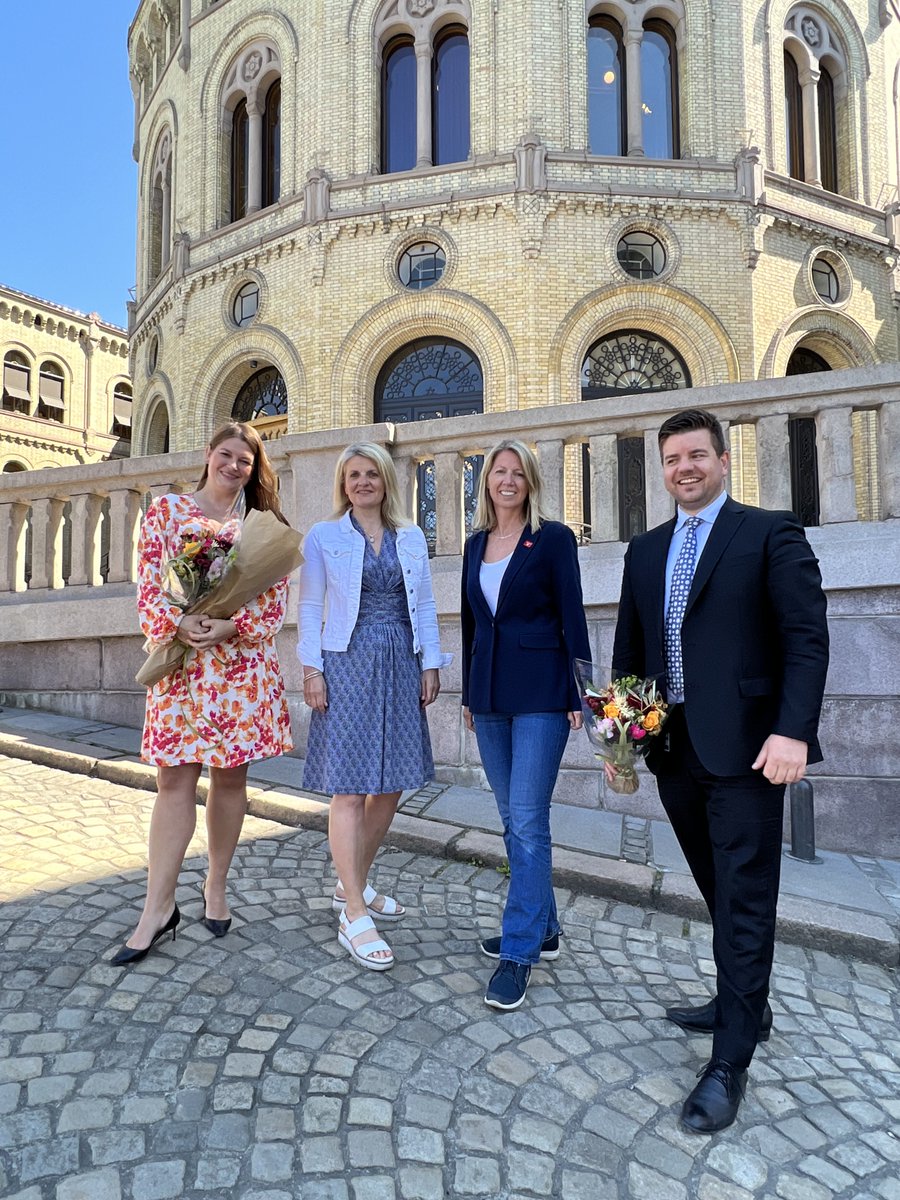 Med dagens vedtak på Stortinget blir Norge første land i verden som oppfyller FNs barnekonvensjon om å beskytte barn opp til 18 år mot reklame for usunn mat og drikke. En stor og viktig dag for folkehelsen.