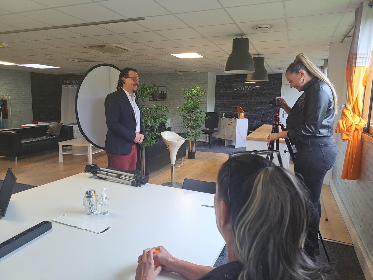 Web et Solutions (@webetsolutions) on Twitter photo Une matinée #shootingphotos chez <a href="/WebetSolutions/">Web et Solutions</a> 📸Merci à Lory Glorion pour sa gentillesse et son professionnalisme 😀
#shooting #photos #equipe #services Une matinée #shootingphotos chez <a href="/WebetSolutions/">Web et Solutions</a> 📸Merci à Lory Glorion pour sa gentillesse et son professionnalisme 😀
#shooting #photos #equipe #services
