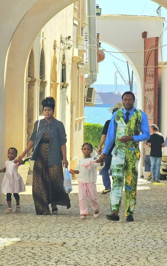 #BeautiFUL family!!
#Tripoli old city this #fridaymorning !!
Lens: Usama Amangoush