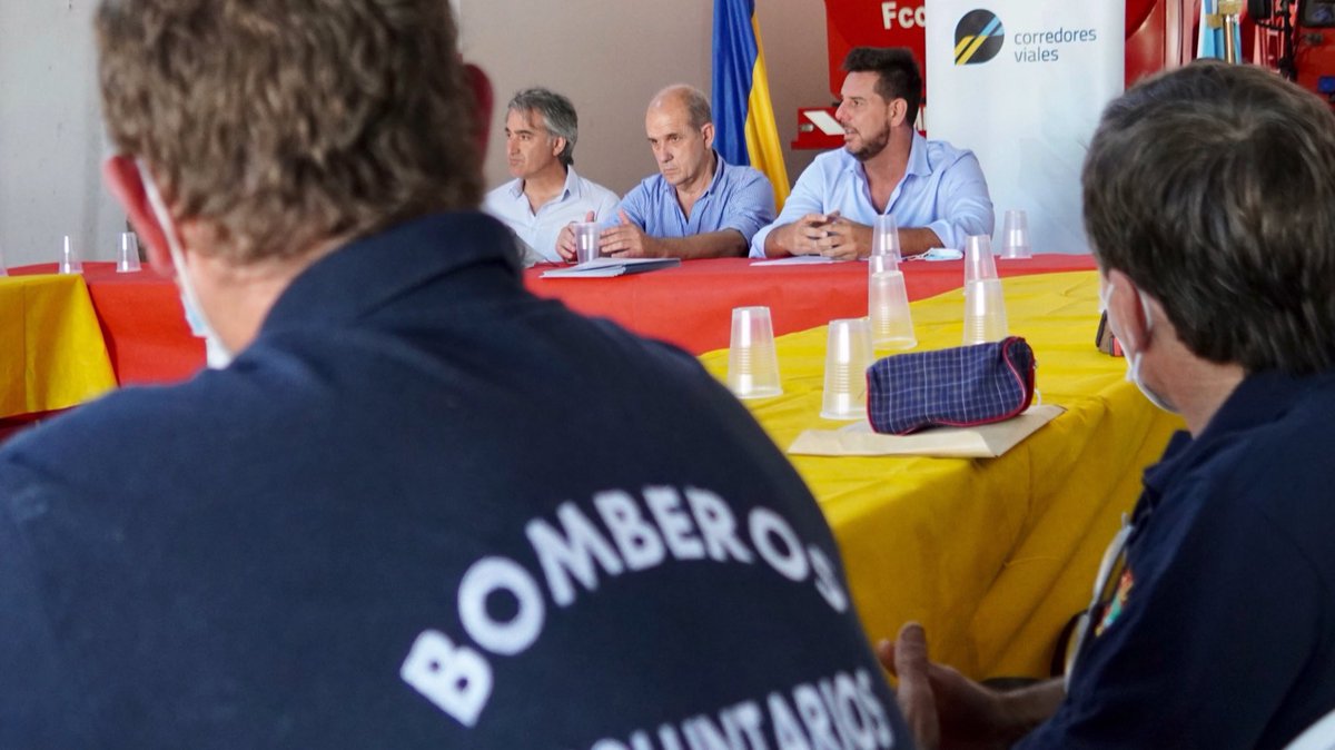 gonatanasof's tweet image. ¡Feliz día, @bomberosRA! Gracias por estar siempre que los necesitamos.

En @CorredoresAR, firmamos más de 60 acuerdos con diferentes asociaciones de #BomberosVoluntarios para reconocer su compromiso en cada asistencia que brindan en nuestras rutas y autopistas. 👩‍🚒❤️