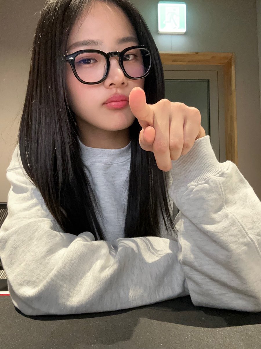 minjeikim's tweet photo. The stunning array jitters in this snapshot is brought about by an undiscovered warmth and affection glimpse that emanates through my visuals. As my eyes glitz with its twinkles, establishing my enticement into a lovely charms loop even with my spectacles on. https://t.co/HPOUJWpWlv