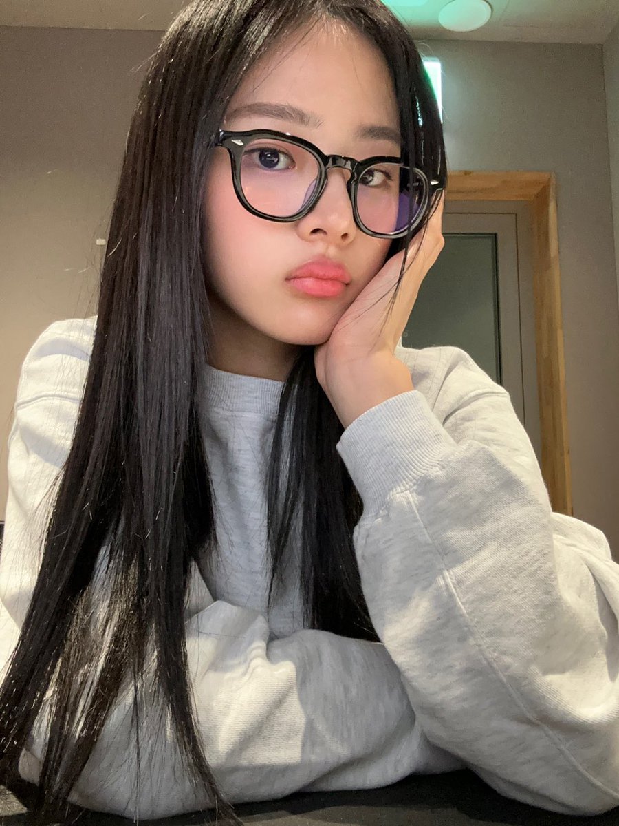 minjeikim's tweet photo. The stunning array jitters in this snapshot is brought about by an undiscovered warmth and affection glimpse that emanates through my visuals. As my eyes glitz with its twinkles, establishing my enticement into a lovely charms loop even with my spectacles on. https://t.co/HPOUJWpWlv