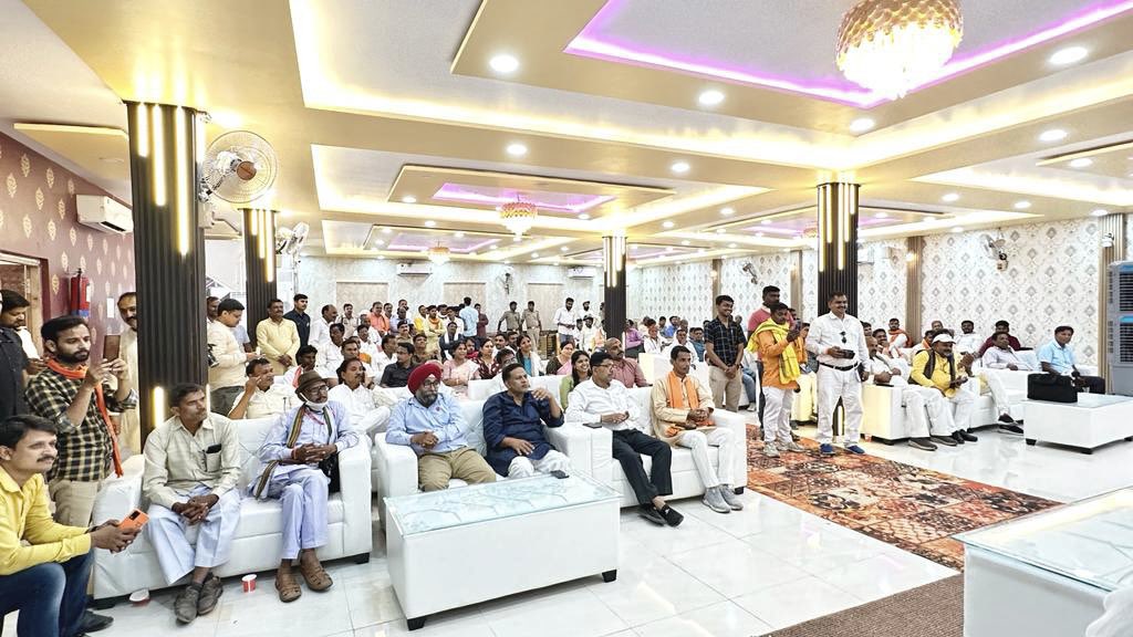 मा• प्रधानमंत्री श्री @NarendraModi जी के नेतृत्व में केन्द्र सरकार के स्वर्णिम 9 वर्ष पूर्ण होने के अवसर पर आज प्रयागराज में आयोजित सोशल मीडिया संवाद कार्यक्रम को संबोधित किया। 

इस अवसर पर साथ में मा• राज्यसभा सांसद व झारखण्ड प्रदेश के महामंत्री श्री <a href="/AdityaPdSahu/">Aditya Sahu</a> जी,