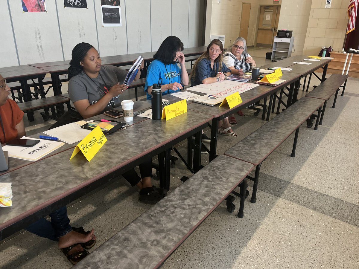 CayceGriffins's tweet image. The @CayceGriffins are working hard on our LETRS training this morning! @LexingtonTwo @BrendaHafner @BurggraafRob #TeachingReading