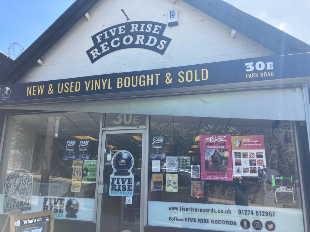 flashcassette's tweet image. Tomorrow evening I’m having a synth-funk party @fiveriserecords! Gonna be playing a couple of Flash Cassette sets and spinning a few records in between! ⚡️📼

#Livemusic #synthfunk #recordstore #party #Electro #Bingley