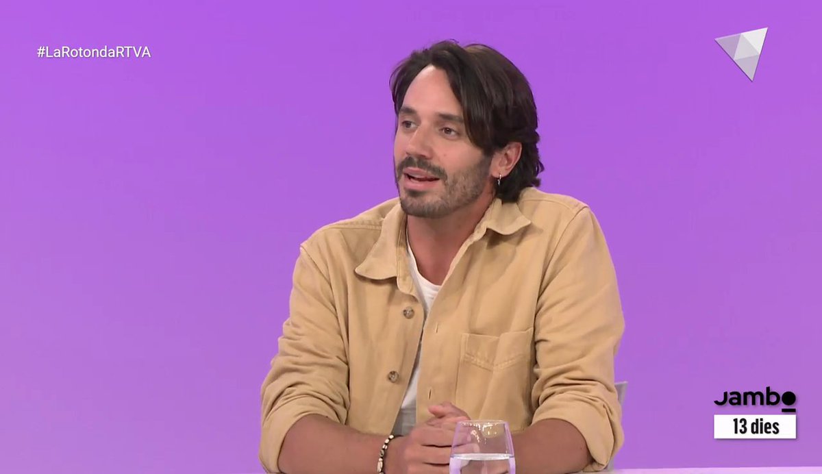 ▶️#LaRotondaRTVA
👉El curtmetratge "Tirites" parla de la relació entre pares i fills a través de tres generacions
🗣️"Va ser molt maco, va venir molta gent inclús es va quedar gent fora", explica el director del curtmetratge.