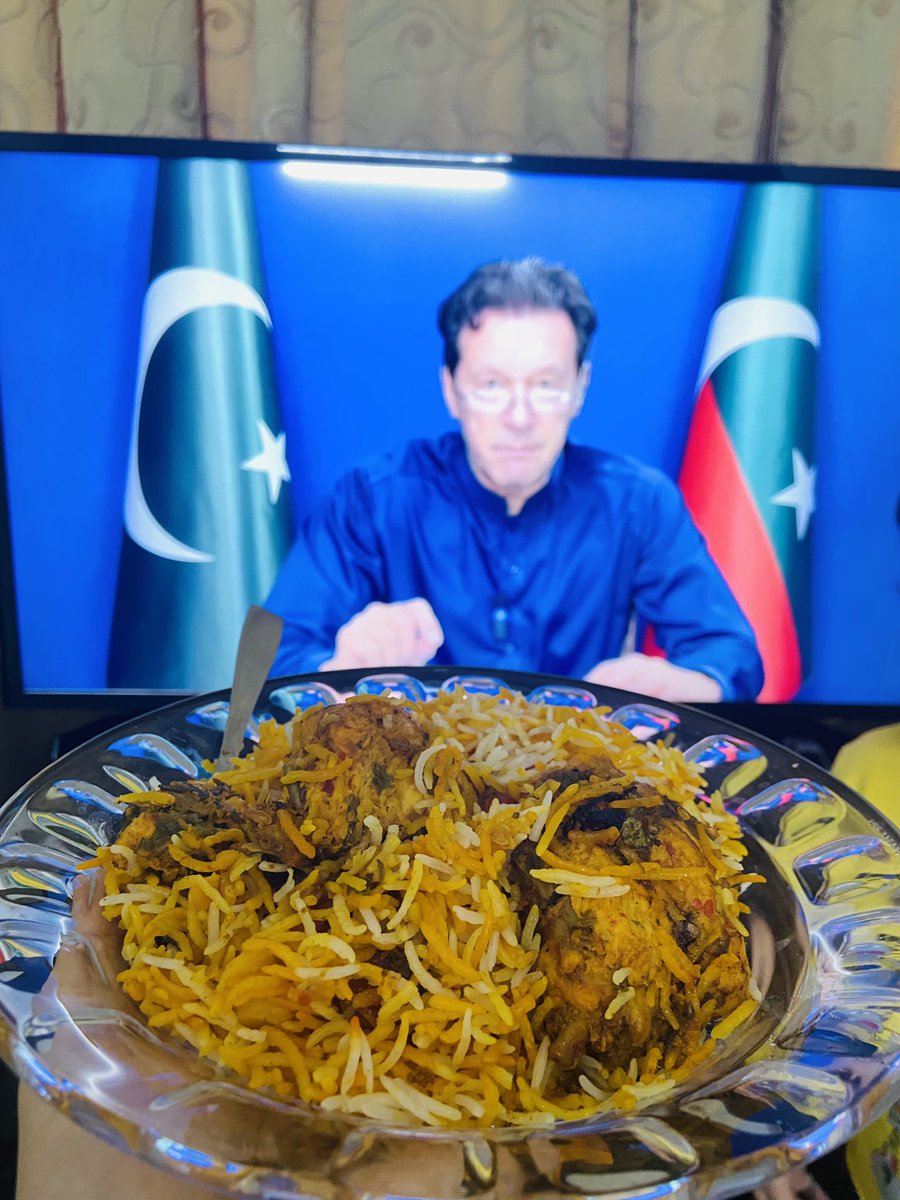 fafaouski's tweet photo. Khan shb biryani khasoo? 
Looked like he was staring at my biryani😂💖 https://t.co/4TgL9c04qK