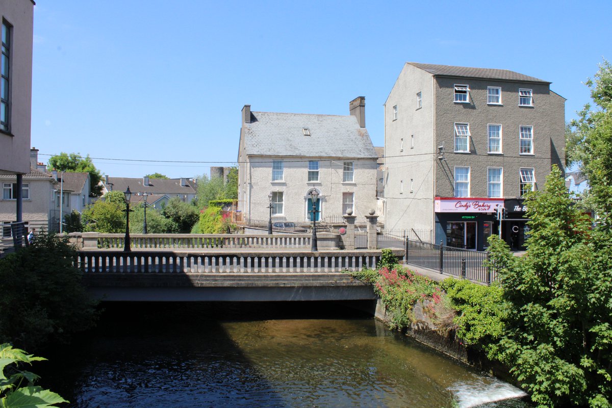 newworkjunction's tweet image. Sunny Carlow town is blooming brilliant for remote workers with time, not wasted commuting, for their legs. Start with a local baked bun at Cindy’s then nike it, bike it, or trike it because when you fine dine on the hoof the aul calories go puff.