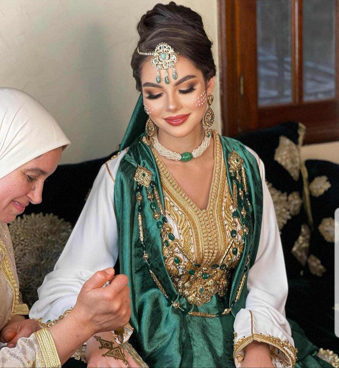 Bride to be on her ' Henna ' day.

She is dressed in a traditional Moroccan attire composed of an embroidered white silk Caftan and green 'takhlila' on top.

Credit photo: Negaffa Jawharat Al Afrah - Casablanca, Morocco