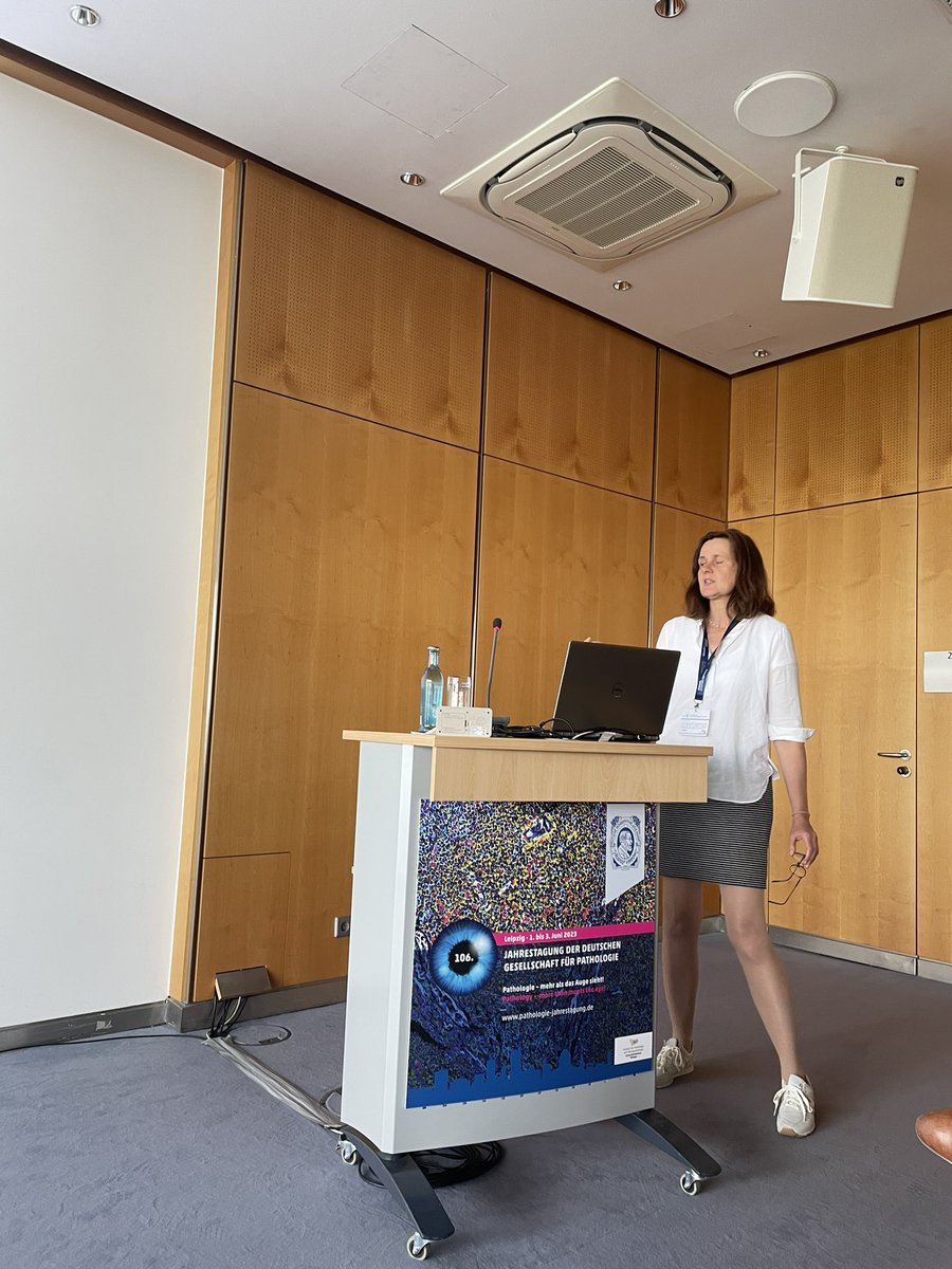 Das @NATON_network &amp; #DeRegCOVID startet mit einem Vortrag von Ines Gütgemann „Neuropilin 1 and Neuropilin 2 in fatal COVID-19“ #DGPatho #DGPatho23