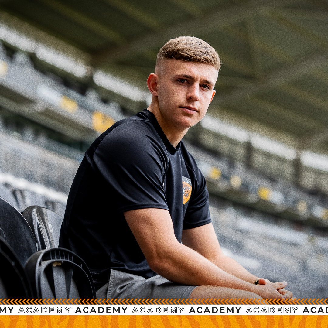 ℹ️ 𝐉𝐚𝐤𝐞 𝐁𝐫𝐨𝐰𝐧

📍 Position: Midfielder/Winger
✍️ First Joined: Under-9s
⚽️ Scored in both the #U18PDL and #U21PDL in the 2022/23 season

👊 Congratulations on signing your first professional contract @jakebro26815853!

🐯 #hcafc #hcafcU21