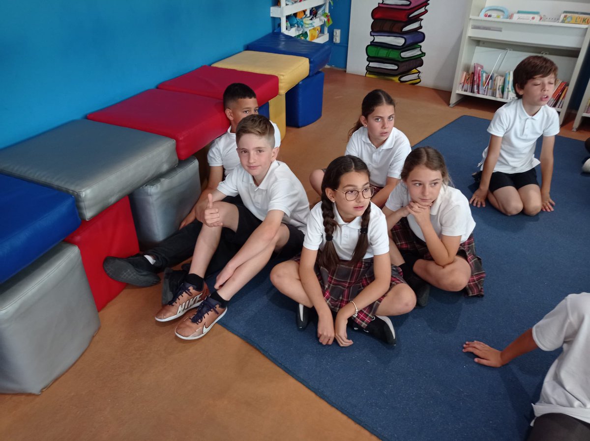 manyanetblanes's tweet image. Els i les alumnes de #3rEP A hem visitat la Biblioteca Comarcal de Blanes! Ha estat molt interessant! 📚 @biblioblanes #josocmanyanet #blanes #juntsarribemméslluny