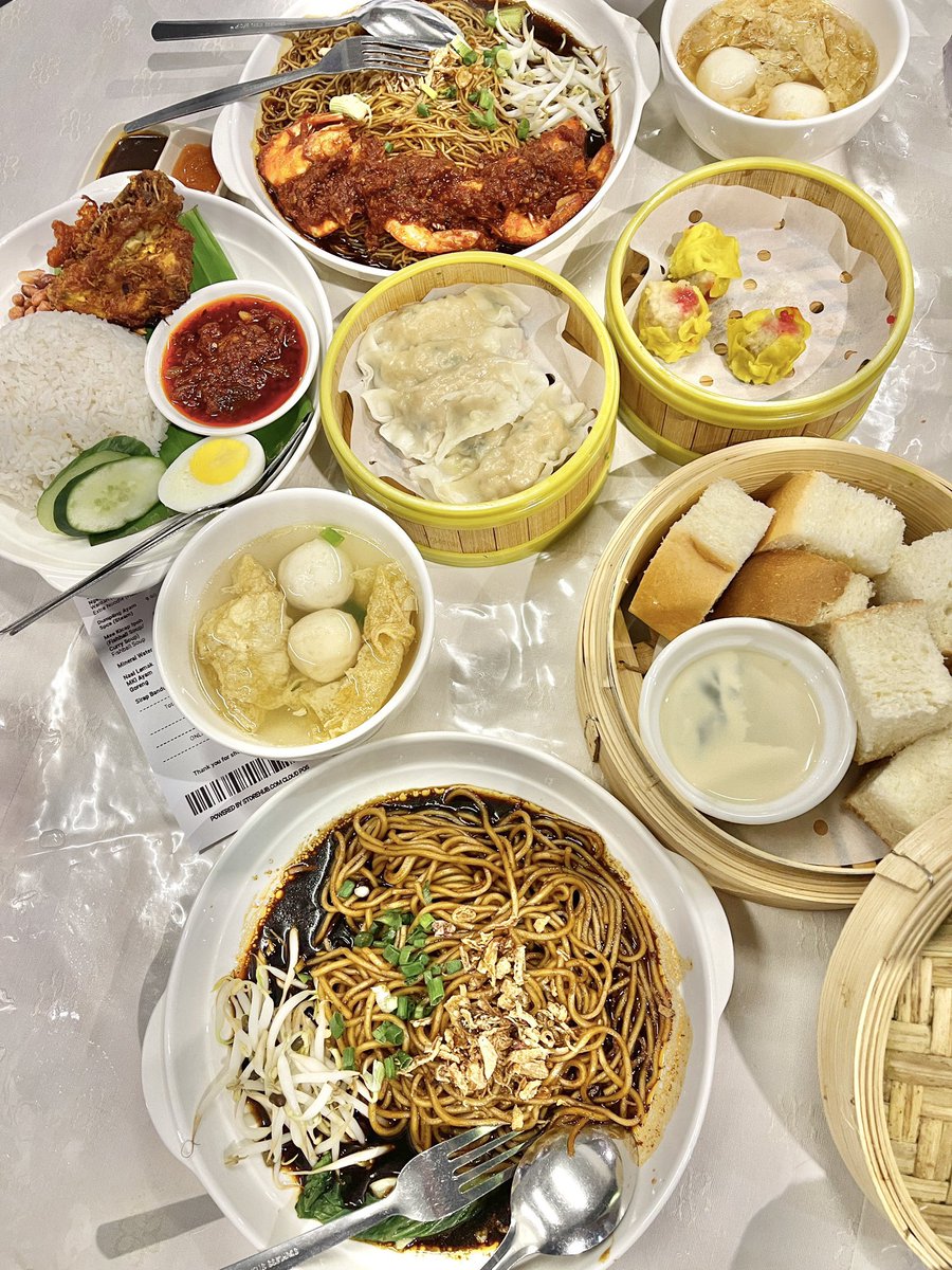 nabilfikran10's tweet photo. Baik korang pergi kedai Mee Tarik Ipoh kat Bangi ni. Makanan semua under RM10, penuh and sedap 🤤 https://t.co/Sr870xfAzs