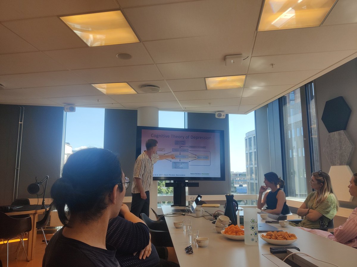 Prof. <a href="/NeuroJonassen/">Rune Jonassen</a> at ADEPT presenting for some of the OsloMet students at their closing project session. Great work👍