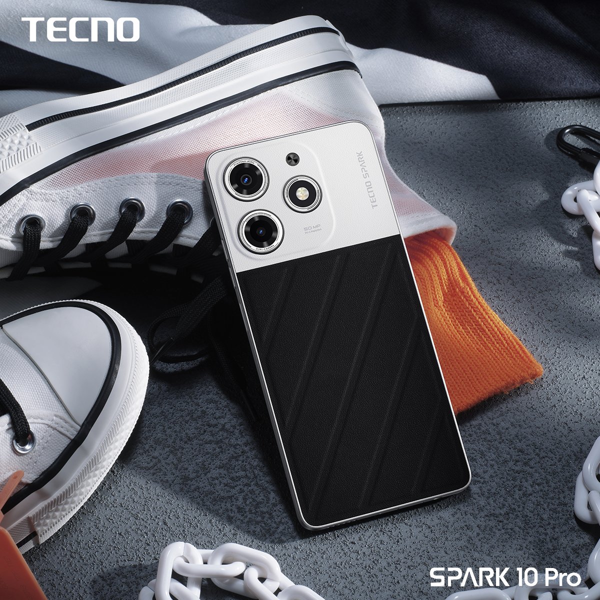 Black meets white in a revolutionary patchwork sight. 📷📷
This is the SPARK 10 Pro Magic Skin back design.
Double tap if you loving it. 📷
#SPARK10Series
#GlowingSelfie