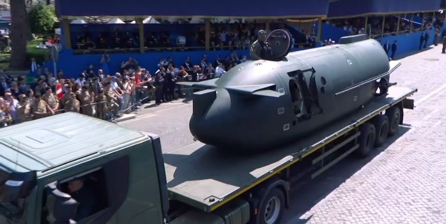 CiroNappi6's tweet photo. During Republic Day parade of this morning, this caught me so much during the pass of Italian Navy sector, an inedit SDV vehicle of GOI SF. Looks similar to Deep Shadow of CABI. About italian SDVs there is total secret, and if they have shown it is because there are newer ones. https://t.co/DQjRqZb2iP