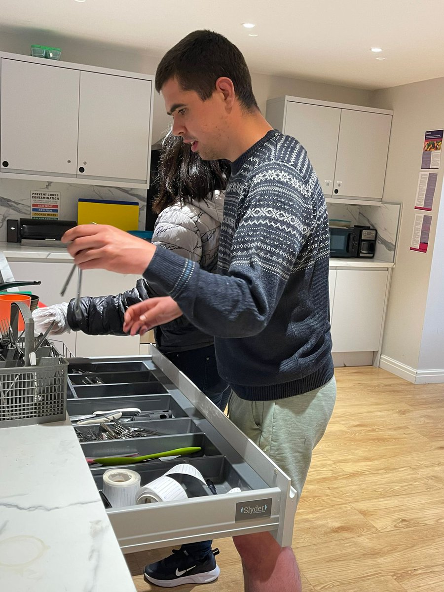 Cascade_Cohen's tweet photo. Joe is helping out staff at Cohen House with the cleaning. 
Good Work Joe👏
#dailycleaningchecks
#Helparoundthehouse. https://t.co/RyLfhN7bKq