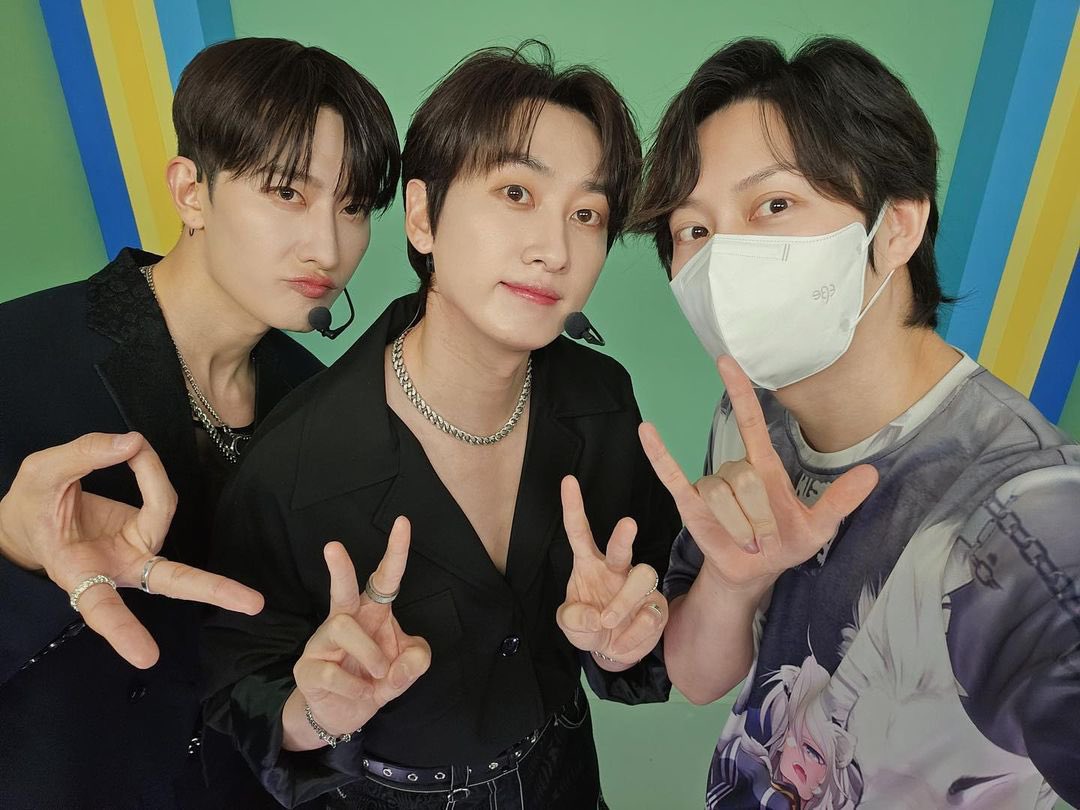 sunshine83710's tweet photo. zhouzhoumi419 IG #HEECHUL #김희철
오늘 서프라이즈 응원 해주신 희철이형
역시 우리형 멋있어요👍  我爱你❤️ https://t.co/LiXTCc2MKl