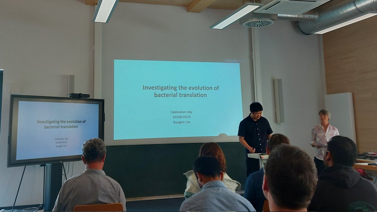 Today is the IMPRS celebration day @MPI_EvolBio 🍰 
💪🏻 <a href="/Sungbin_Lim/">Sungbin Lim</a> gave a nice talk about evolution of programmed ribosomal frameshifting in SBW25 👏🏻