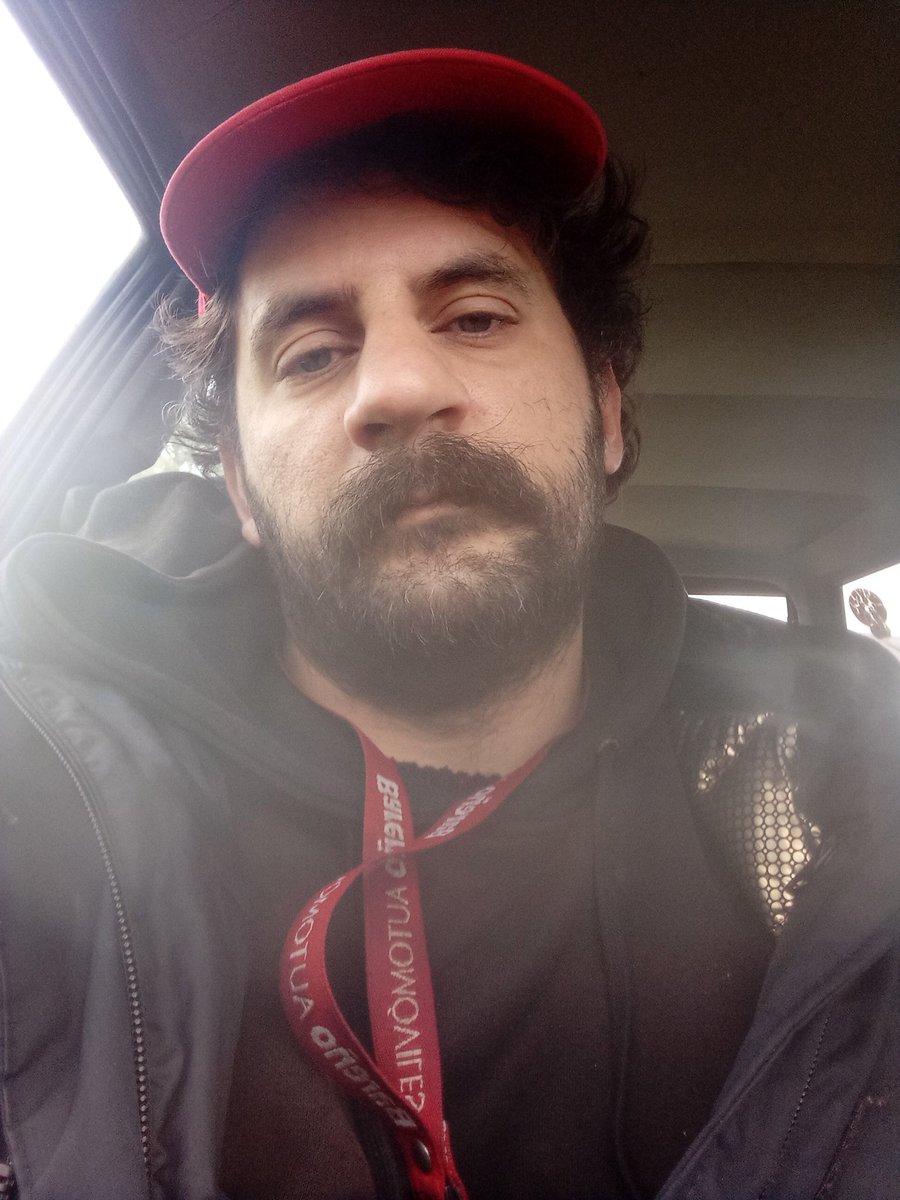 santiago-on-twitter-show-me-your-face