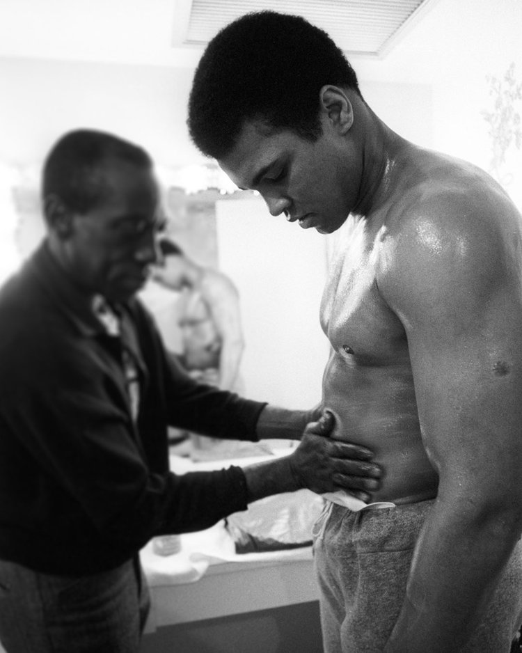 MuhammadAli's tweet image. “I hated every minute of training, but I said, ‘Don’t quit. Suffer now and live the rest of your life as a champion.'”
📸: @LeiferNeil
#MuhammadAli #Icon #Quote #Boxing #Champion