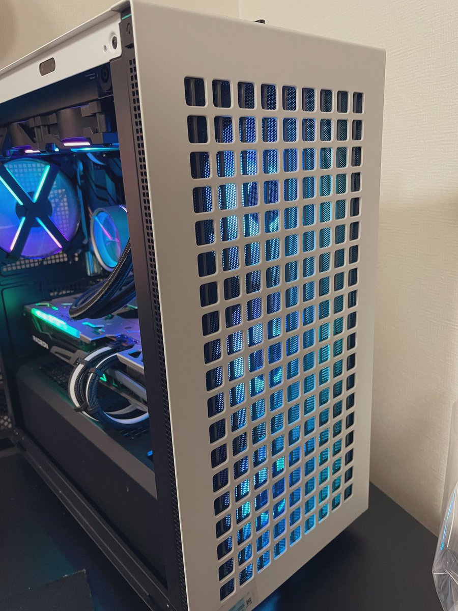 Maka_Jemez's tweet photo. DEEPCOOLで出来るだけ固めました。
その際にCPUも変更
Ryzen7 5800X3D
AMD Radeon 7600XT
#DEEPCOOL
#CH370
#FC120
#MF120
#CASTTLE240EX https://t.co/oYnuc5ZzyY