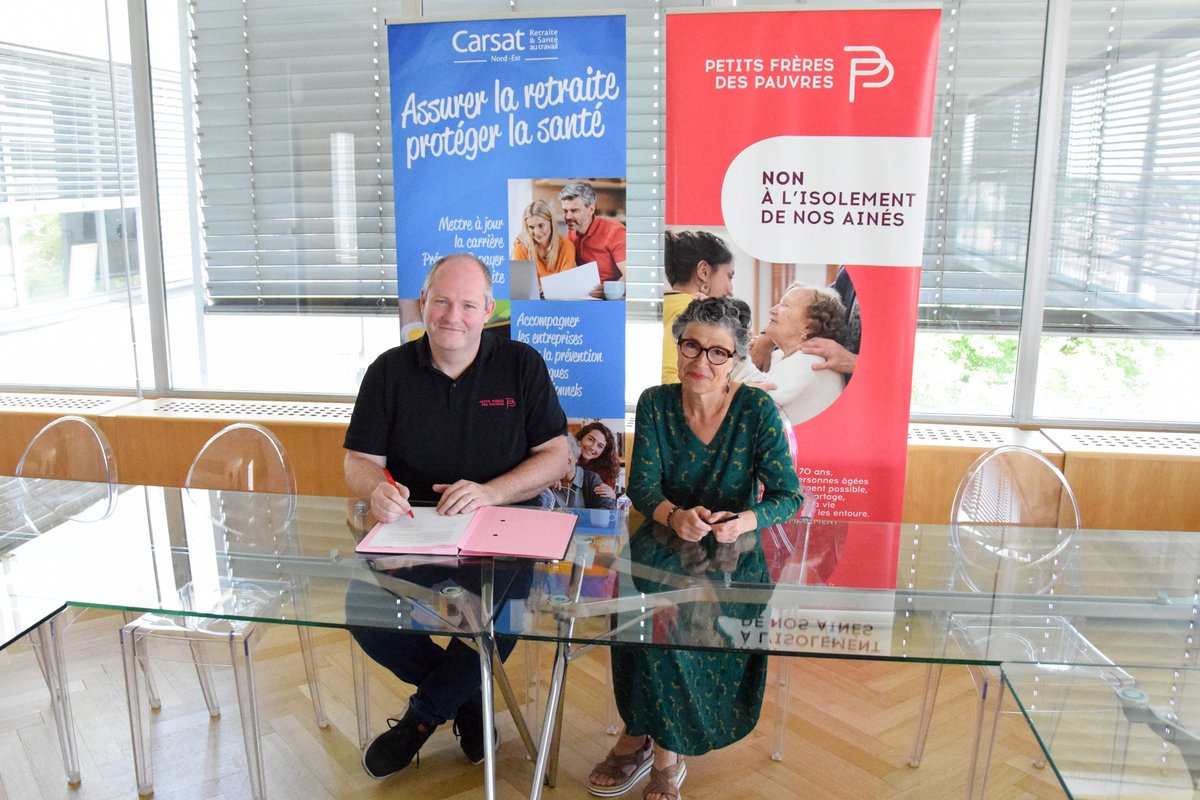 <a href="/CarsatNordEst/">Carsat Nord-Est</a> et <a href="/PFPauvres/">Petits Frères des Pauvres</a>  région Grand-Est ont signé aujourd'hui une convention pluriannuelle locale pour 2023-2027 👏
Cet engagement repose sur 2axes prioritaires :
1️⃣ Lutter contre l'isolement et l'âgisme
2️⃣ Détecter et accompagner des personnes âgées précaires et fragiles