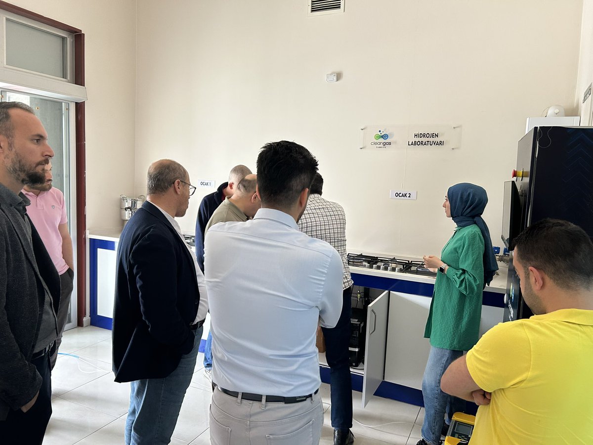 cleangascenter's tweet photo. İzmirgaz Genel Müdürü Sn. Ahmet Yetik ve İzmirgaz yetkilileri ile Temiz Enerji Teknolojileri Merkezimizde hidrojen çalışmaları hakkında toplantı gerçekleştirildi. https://t.co/px5EN5mId7