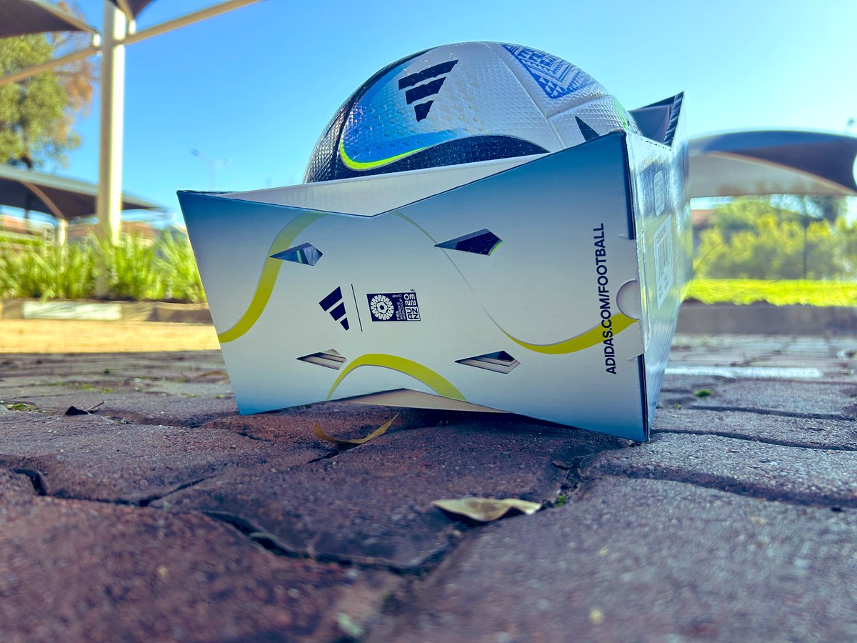 𝗙𝗢𝗢𝗧𝗬 𝗧𝗪𝗜𝗧𝗧𝗘𝗥 𝗚𝗔𝗠𝗘𝗦

Our friends from @adidasZA made sure that official #FootyTwitterGames match ball matches the banter 🔥🥵