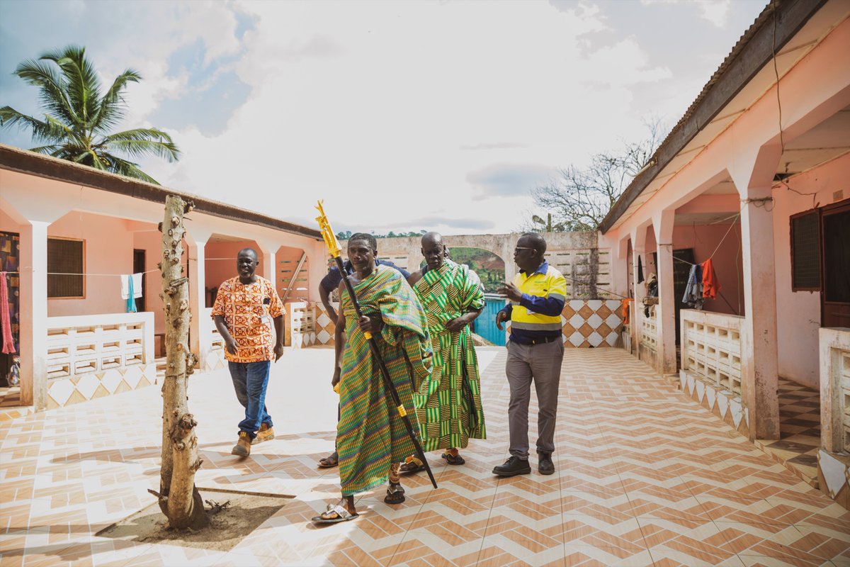 goldenstar_res's tweet photo. On Friday, 26th May 2023, the executive team from Chifeng Gold as part of their visit to Golden Star Wassa, paid a courtesy call on the Chief and leaders of Kubekro, a local community in Golden Star catchment area.
#ChifengGold #GoldenStar #GSWL https://t.co/KvvxnEvrlx