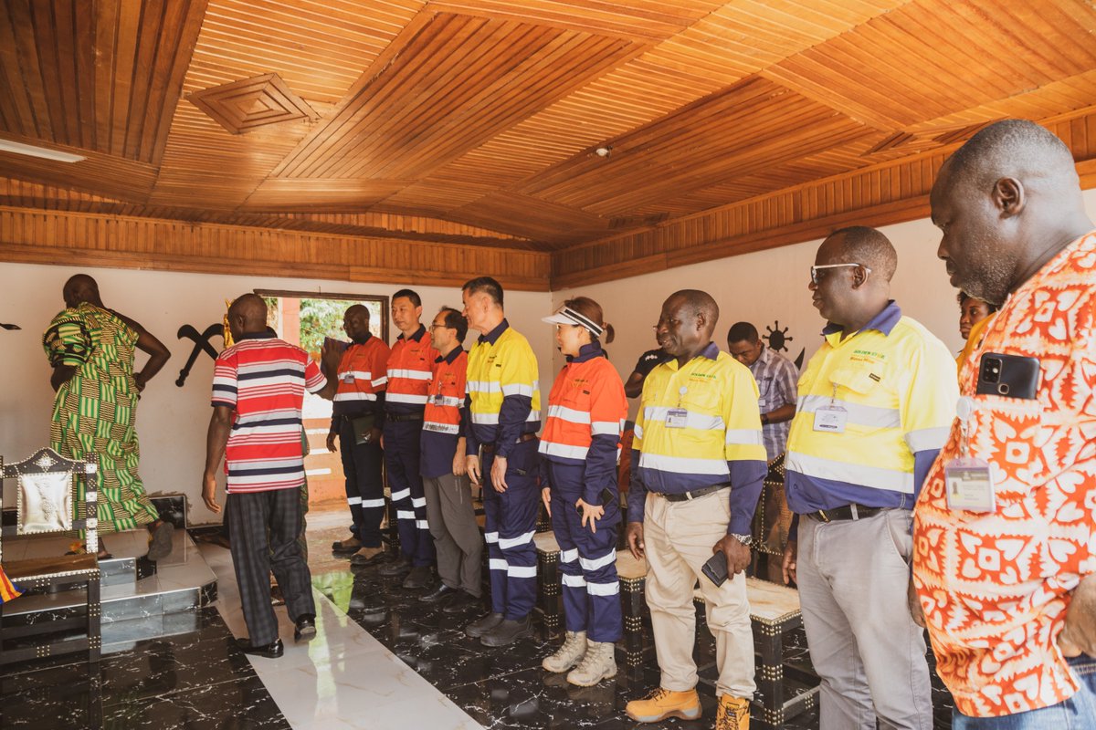 goldenstar_res's tweet photo. On Friday, 26th May 2023, the executive team from Chifeng Gold as part of their visit to Golden Star Wassa, paid a courtesy call on the Chief and leaders of Kubekro, a local community in Golden Star catchment area.
#ChifengGold #GoldenStar #GSWL https://t.co/KvvxnEvrlx