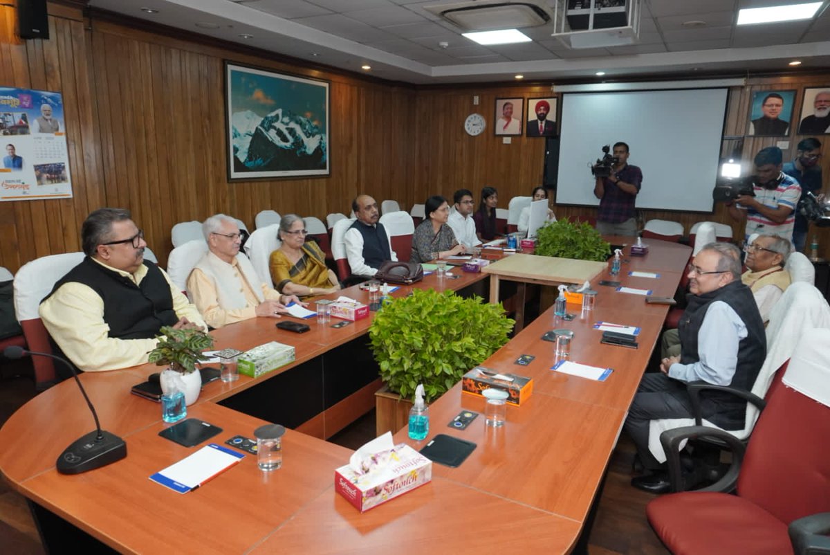 ANINewsUP's tweet photo. Uniform Civil Code (UCC) Chairperson Justice (Retd) Ranjana Prakash Desai met Law Commission Chairman Justice (Retd) Rituraj Awasthi in Uttarakhand Sadan, New Delhi. During the meeting, UCC President Ranjana Prakash Desai shared information about the work done so far in Uttarakhand in relation to the UCC, with the Chairman of the National Law Commission.