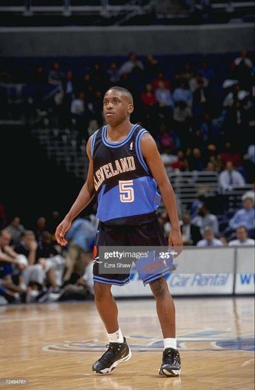 5 5 on the court but 7 0 in our hearts. 

Happy 47th birthday to former guard  Earl Boykins! 