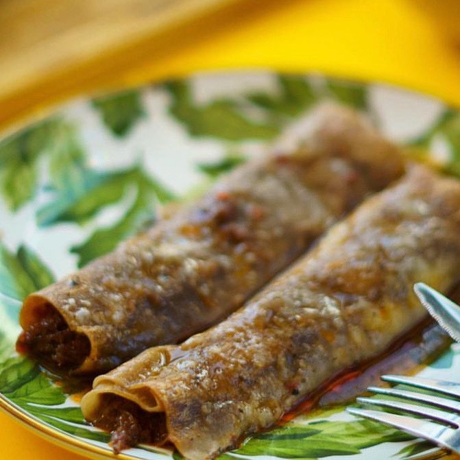sabemosdepasta's tweet photo. UNOS CANELONES CASEROS ❓
No hay nada mejor que esa Cocina casera de toda la vida…
Bueno, si metemos un buen guiso de carne dentro de una rica lámina de Pasta…. 😜😜
VIVAN LOS CANELONES ‼️
#PASTAFRESCA
#makingpasta
#makinghappines https://t.co/6bN8c9KJJt