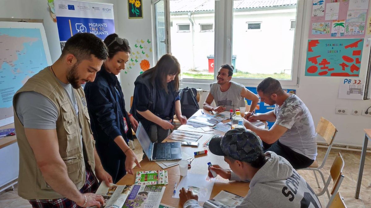 ☑ Održana je još jedna info sesija za migrante, prva u Centru za azil u Krnjači, i to u saradnji sa <a href="/KIRS_SRBIJA/">KIRS Srbija 🇷🇸</a> .

📌 Učesnici su bili migranti iz Maroka. Podelili su sa nama iskustva na putu, ali i kreativnost tokom umetničke radionice.