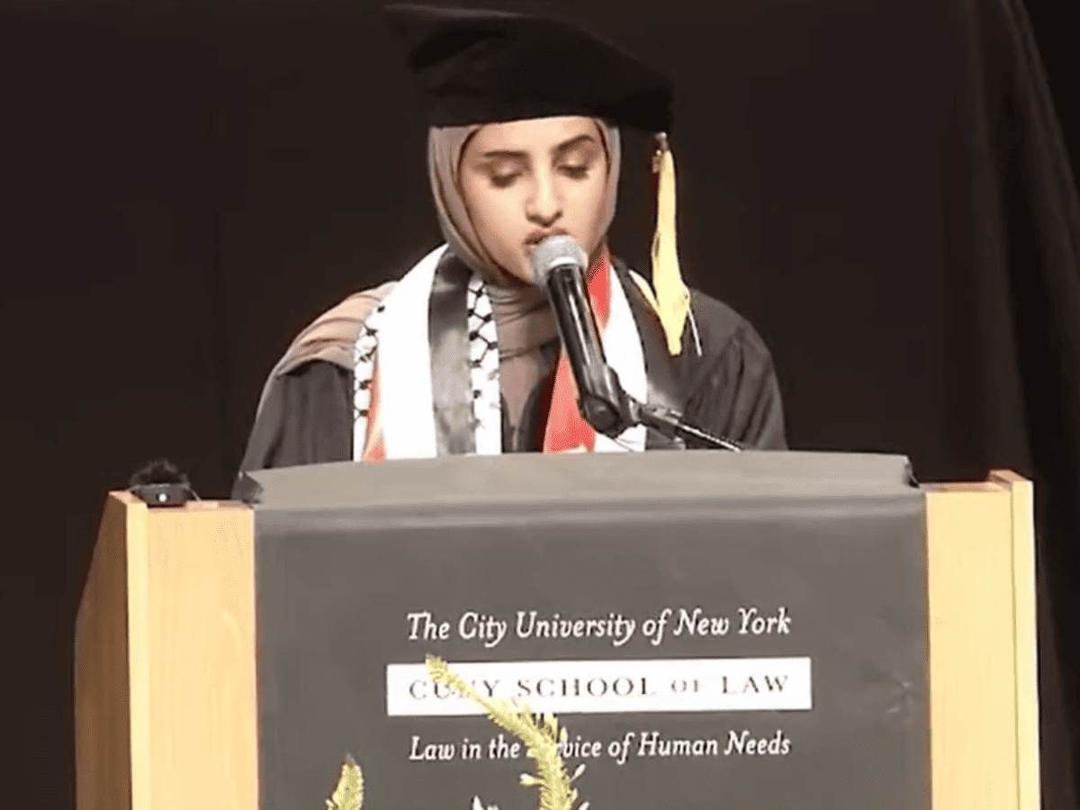 🔴Yemenli Müslüman öğrenci Fatima Muhammed, New York Şehir Üniversitesi Hukuk Fakültesi'nde #İsrail'in politikalarını ve Filistinlilere yönelik kötü muameleyi eleştiren bir konuşma gerçekleştirdi.

🔴ABD'li Senatör #TedCruz, konuşması nedeniyle Fatima Muhammed'i antisemitik…