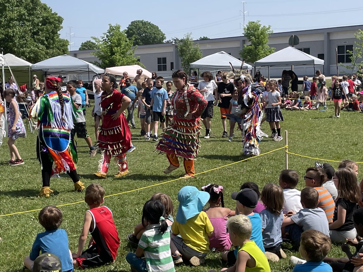 TrusteeMLarsen's tweet photo. Beautiful experience ⁦@princecharlesK8⁩ watching the Pow Wow yesterday morning. Great learning about the Indigenous Club ⁦@princecharlesK8⁩ as well from Principal Willick. ⁦#TVDSB ⁦@fnmitvdsb⁩ https://t.co/kqyoyZIkHa