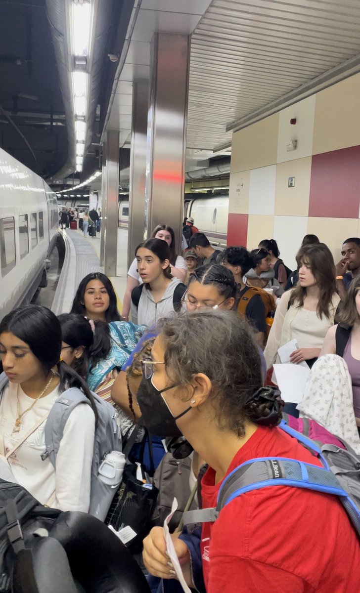 HEHS_SAFA's tweet photo. #HEHSHawks, #Exchange2023 Day #3 Rumbo a Madrid- Renfe-ave https://t.co/l6ojpgjz3T