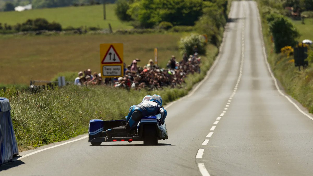How great do the sidecars look coming down from the Creg-Ny-Baa? 😍

#TT2023 #TTSidecars #Sidecars #Roadracing #Motorsport