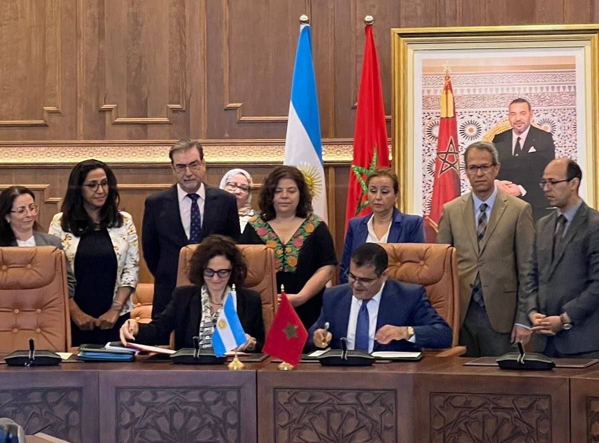 Moroccan Diplomacy 🇲🇦 (@marocdiplo_en) on Twitter photo <a href="/ArgentinaMFA/">Argentina MFA 🇦🇷</a> <a href="/YazourhF/">Yazourh Fouad</a> <a href="/LaTodescaBocco/">La Todesca</a> <a href="/MoroccoInARG/">Marruecos en Argentina</a> <a href="/ArgMarruecos/">ARG en Marruecos</a> <a href="/SantiagoCafiero/">Santiago Cafiero</a> <a href="/carlavizzotti/">Carla Vizzotti</a> @msalnacion Following the 7th meeting of the Joint Commission 🇲🇦-🇦🇷, Mr. Fouad Yazourh and Ms. Cecilia Todesca Bocco, proceeded to the signing of the meeting's Minutes.
<a href="/YazourhF/">Yazourh Fouad</a>
<a href="/LaTodescaBocco/">La Todesca</a> <a href="/ArgentinaMFA/">Argentina MFA 🇦🇷</a> <a href="/YazourhF/">Yazourh Fouad</a> <a href="/LaTodescaBocco/">La Todesca</a> <a href="/MoroccoInARG/">Marruecos en Argentina</a> <a href="/ArgMarruecos/">ARG en Marruecos</a> <a href="/SantiagoCafiero/">Santiago Cafiero</a> <a href="/carlavizzotti/">Carla Vizzotti</a> @msalnacion Following the 7th meeting of the Joint Commission 🇲🇦-🇦🇷, Mr. Fouad Yazourh and Ms. Cecilia Todesca Bocco, proceeded to the signing of the meeting's Minutes.
<a href="/YazourhF/">Yazourh Fouad</a>
<a href="/LaTodescaBocco/">La Todesca</a>