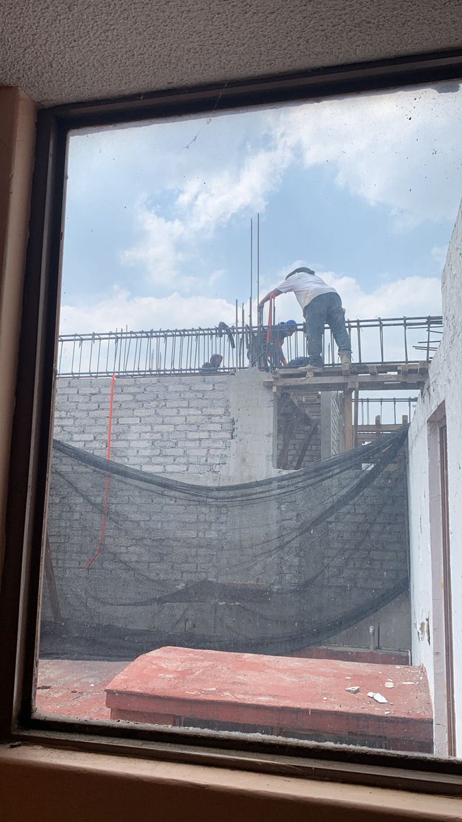 JorgeDMartinezM's tweet photo. @TlalpanAl en la Calle Rancho Totolqueme en la Colonia Prado Coapa 1a Sec aunque tienen los sellos de clausurado, han seguido trabajando, ya se levantaron las denuncias correspondientes ante el @INVEA y se han ratificado pero no ha servido servido absolutamente de nada. https://t.co/ppiJBlY4Pw