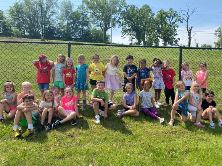 clinton_schools's tweet photo. More Field Day fun for our elementary kiddos... and a trip to the caves!
#CCSDStudents https://t.co/aHLQpAly8R