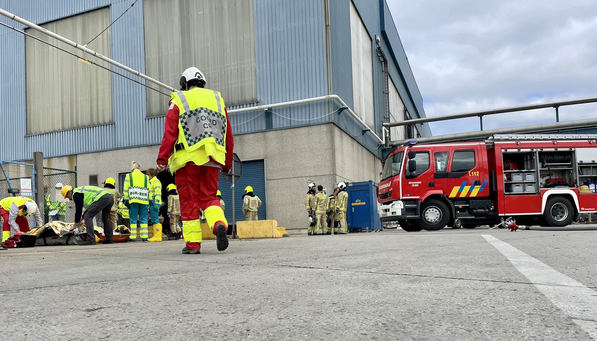 DNC_FDGANT's tweet image. Vandaag vond een rampoefening plaats bij @AurubisOlen, georganiseerd door @DNPPROVANT, brandweer-, politie-&amp;amp;medische diensten, civiele bescherming, gemeente Olen, Umicore &amp;amp; @AurubisOlen. Een leerrijke oefening waarbij o.m. de onderlinge samenwerking bij een incident getest werd.