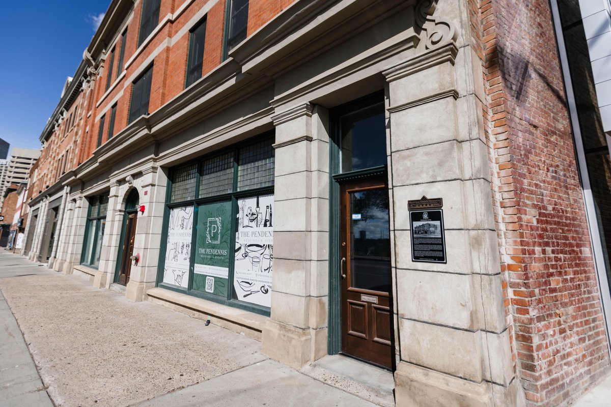 Location is key when it comes to your business. The Pendennis offers you an ideal location in the heart of downtown Edmonton and overlooking the River Valley. We are ready to show you around.
#yeg #edmonton #downtownyeg