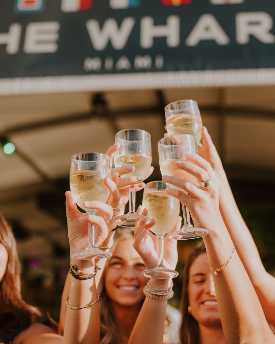 Having a WINE-tastic start to the weekend with Riverside #HappyHour feat. $2 select beer by the bottle and $3 wines by the glass!🍷