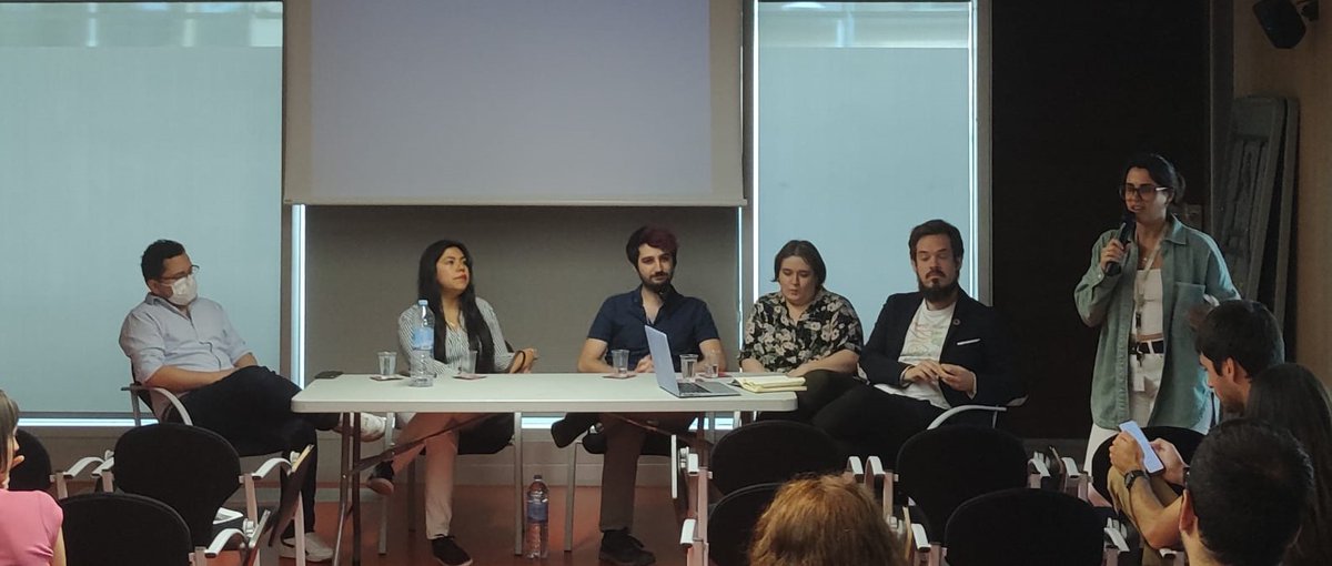 Institute of Evolutionary Biology (IBE) (@ibe_barcelona) on Twitter photo 🗣️Ahir es va celebrar el quart #PhDSymposium de l'<a href="/IBE_Barcelona/">Institute of Evolutionary Biology (IBE)</a> amb <a href="/anariesgogil/">Ana Riesgo 👩🏽🔬🧬🔬</a> com a conferenciant convidada d'aquesta edició i xerrades sobre evolució humana, biologia marina, uacaris, goril·les, cavalls i salut mental!🧵 🗣️Ahir es va celebrar el quart #PhDSymposium de l'<a href="/IBE_Barcelona/">Institute of Evolutionary Biology (IBE)</a> amb <a href="/anariesgogil/">Ana Riesgo 👩🏽🔬🧬🔬</a> com a conferenciant convidada d'aquesta edició i xerrades sobre evolució humana, biologia marina, uacaris, goril·les, cavalls i salut mental!🧵