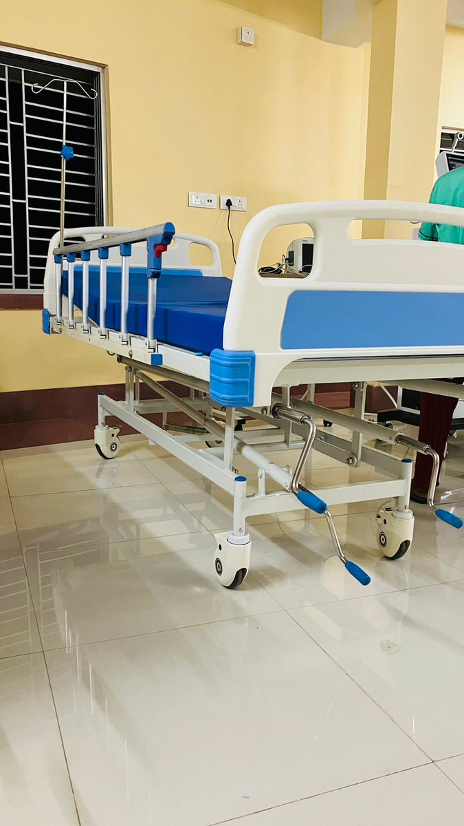 GlamaticPharma's tweet photo. ICU BED FIVE FUNCTIONAL MANUAL

Frame made of strong rectangular CRCA pipe
Uniformly perforated Four Sectional CRCA Sheet top
ABS molded head and foot panels
ABS side safety railing
Overall size: 220 L * 100 W  * 60-80 H cm
Pretreated and Epoxy Powder Coated https://t.co/Cyxnh9tURj